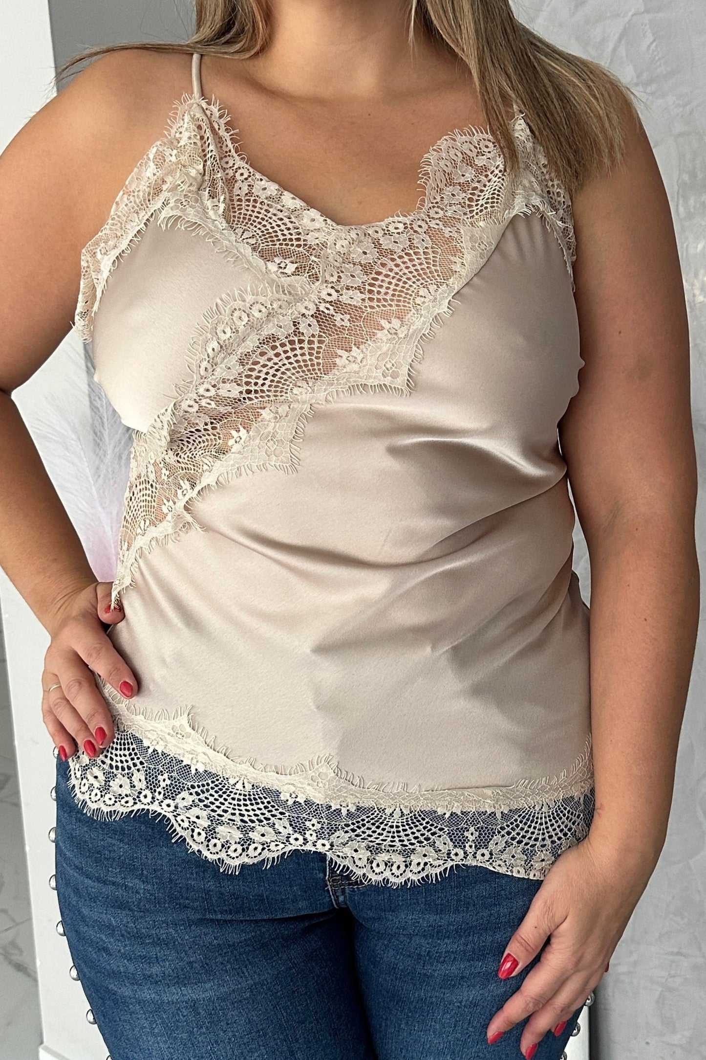 Top Encaje Asimétrico Beige
