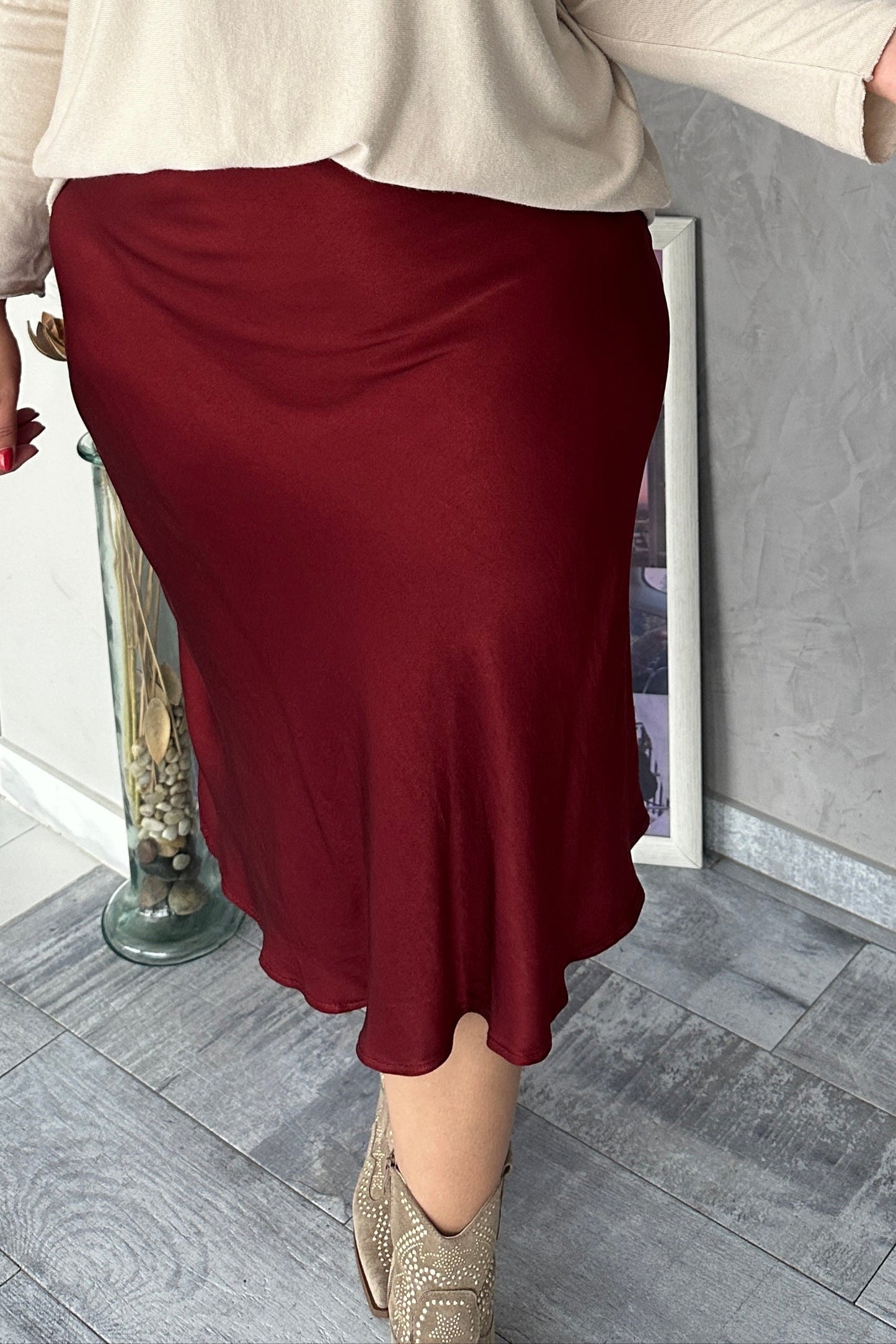Falda Satinada Midi Burdeos